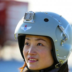 抖音美女飛行員火了，開飛機錄視頻，網(wǎng)友：這是模擬飛行駕駛艙 ...