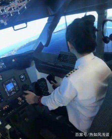 抖音美女飛行員火了,開飛機錄視頻,網友:這是模擬飛行駕駛艙 ...-6419 抖音美女飛行員火了,開飛機錄視頻,網友:這是模擬飛行駕駛艙 ...-6419