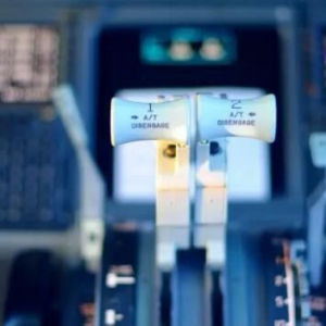 飛機是怎么啟動的，是不是像汽車一樣也需要鑰匙呢？