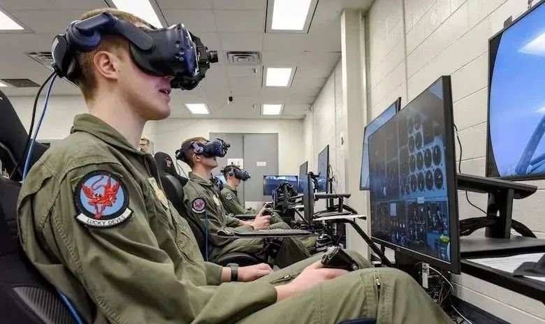 美國空軍航空大學接收首臺T-6A教練機虛擬現實模擬器-2806