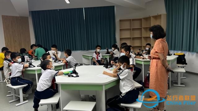 全國青少年模擬飛行競技，他們代表廣東“起飛”-951