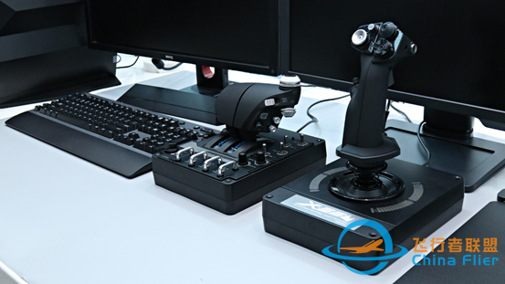 羅技 G X52/X52 PRO/X56 模擬飛行搖桿評測：克敵機先-8101