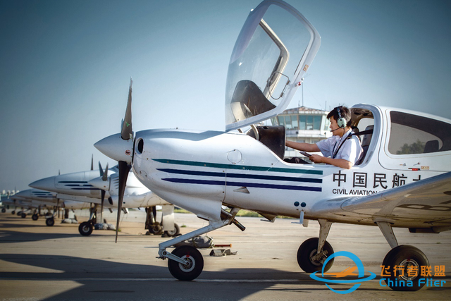 交通運輸類專業(yè)解讀：飛行技術-1019