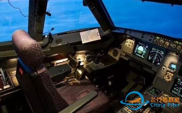 A320客機操縱桿為什么能擺茶盤？側桿模仿戰斗機，副駕被禁止起落-5731