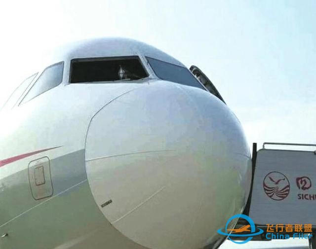 放牛發現飛機零部件上熱搜？專家疑似與5·14川航奇跡事件強關聯-7208