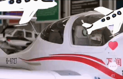 花288元坐進價值110萬的機艙，假裝在迪拜2500英尺上空當機長-8782