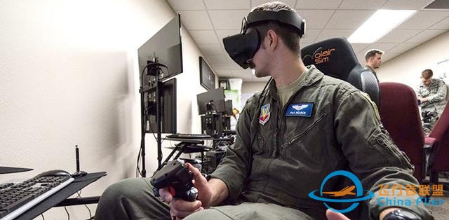 飛行模擬游戲 消費級VR頭顯就能培訓空軍飛行員？-2221