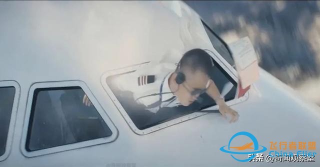 萬米高空風(fēng)擋破裂，機長力挽狂瀾，《中國機長》背后的真實故事-3387