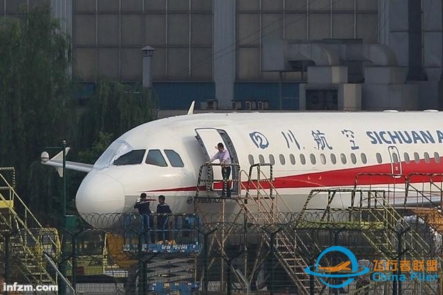 民航局調(diào)查川航風(fēng)擋玻璃破碎事件 空客派技術(shù)團(tuán)隊(duì)支持-5314
