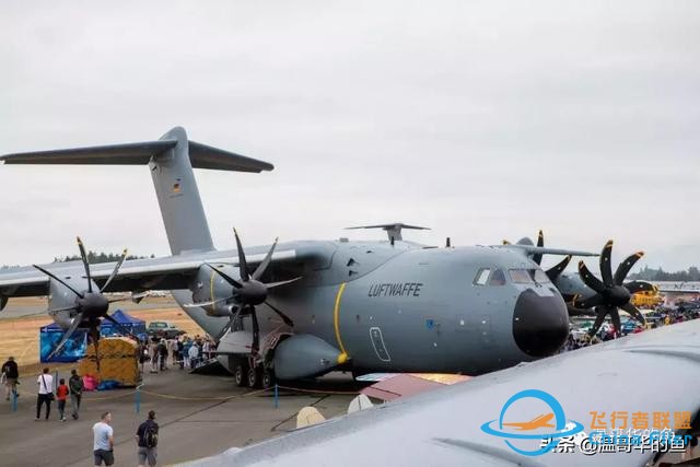 空中加油飛機(jī)A400M近距離接觸 原來(lái)是這樣加油的-4435