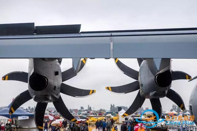 空中加油飛機(jī)A400M近距離接觸 原來(lái)是這樣加油的-7183