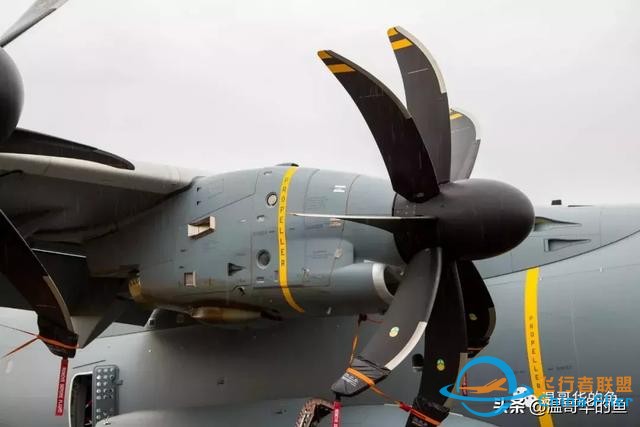 空中加油飛機(jī)A400M近距離接觸 原來(lái)是這樣加油的-5167