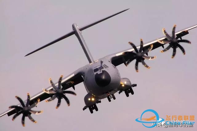 空中加油飛機(jī)A400M近距離接觸 原來(lái)是這樣加油的-6787