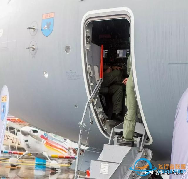 空中加油飛機(jī)A400M近距離接觸 原來(lái)是這樣加油的-2486