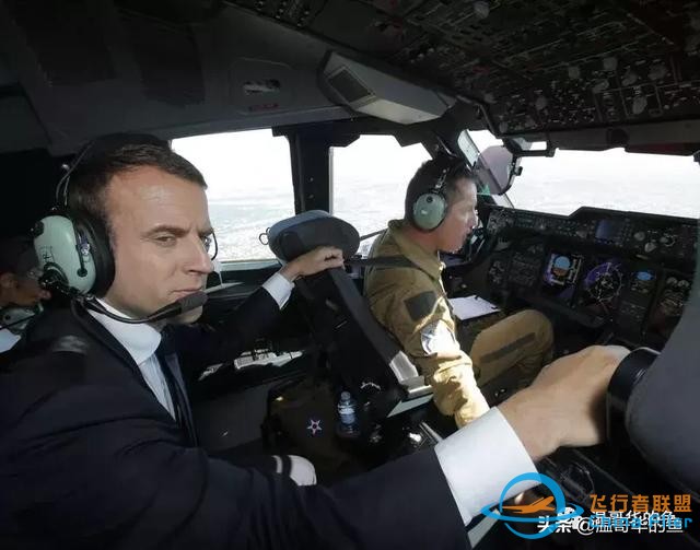 空中加油飛機(jī)A400M近距離接觸 原來(lái)是這樣加油的-6947