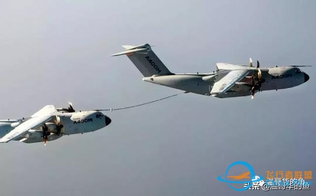 空中加油飛機(jī)A400M近距離接觸 原來(lái)是這樣加油的-8871