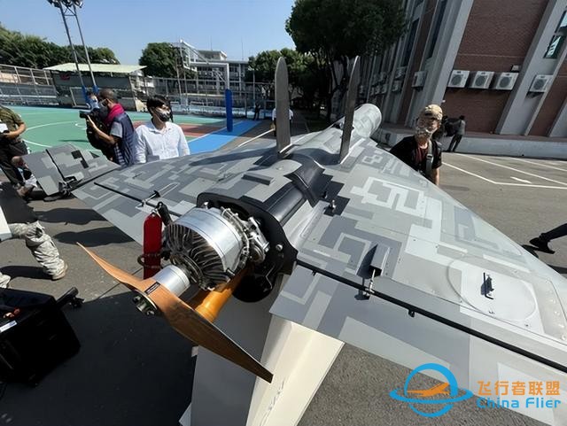 能打航母？臺軍吹噓無人機技術，跟翼龍3比一比，誰丟臉誰知道-776