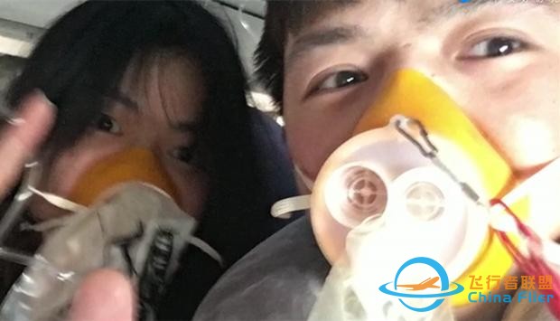 川航備降親歷者：飛機瞬間下降第一反應抱緊女朋友 擔心“粉身碎骨”-9504