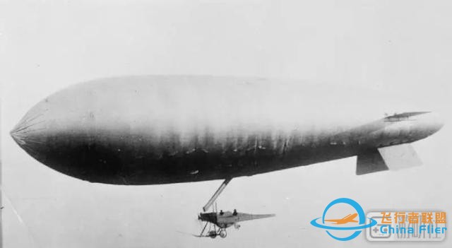 人類在現實中曾多次嘗試過《皇牌空戰7》里的“飛行母艦”-1827