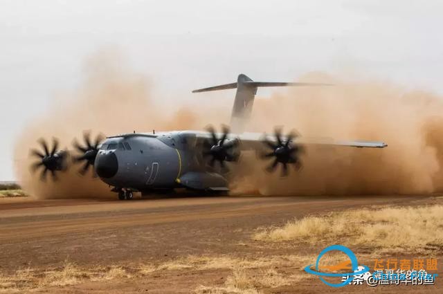 與空中加油飛機A400M近距離接觸-5245