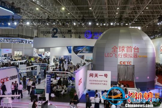 珠海航展：中國電科震撼推出全球首臺LED飛行模擬器-2537