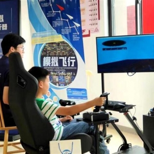 武漢硚口區常鑫社區：模擬飛行體驗活動進社區，啟發孩子航空航天夢