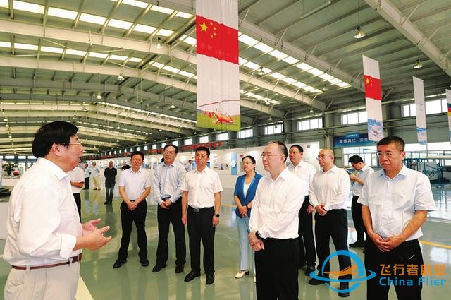 金湘軍在大同市調(diào)研通用航空產(chǎn)業(yè)發(fā)展工作時(shí)強(qiáng)調(diào) 聚焦全產(chǎn)業(yè)鏈完善通航生態(tài) 持續(xù)拓展高質(zhì)量發(fā)展新空間-946