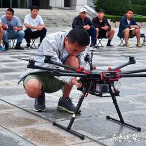 報(bào)名參軍大學(xué)畢業(yè)生入役前苦練無(wú)人機(jī)技術(shù)，培養(yǎng)未來(lái)必備技能