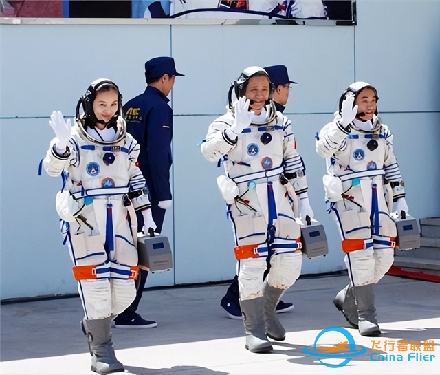 女航天員去太空時，為何要吃避孕藥？在飛船中到底會發生什么？-1265