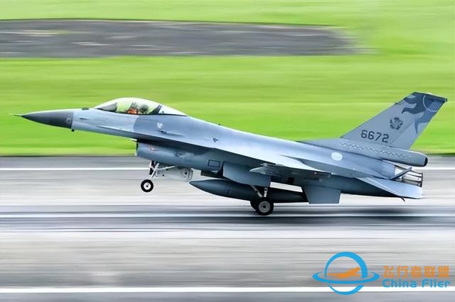 50個航空旅，1500架中國軍機嚴陣以待，美空軍四大短板不如解放軍-2582