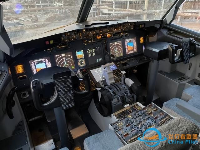 未來之鷹航空向河南沁陽懷府恐龍園交付波音737駕駛艙復(fù)原項目-8750