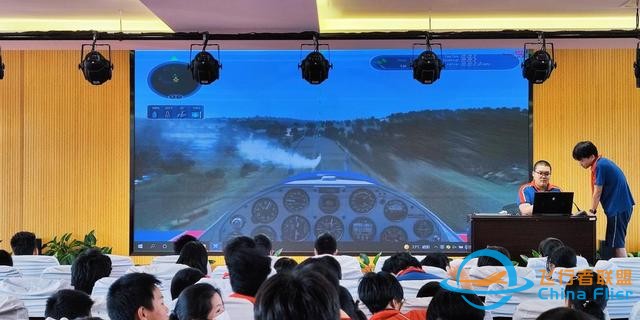 模擬飛行進校園，共筑全民航空夢-4904