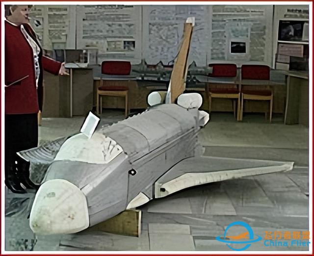 幕后英雄“暴風(fēng)雪”航天飛機(jī)測試飛行模擬器-7030