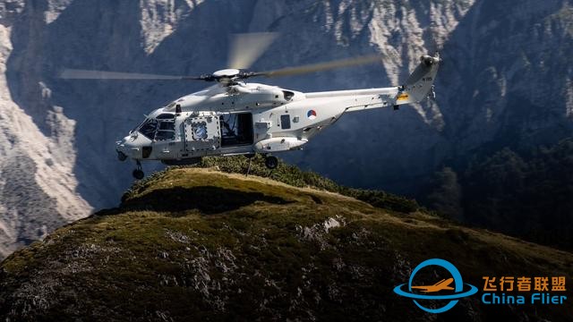 荷蘭AH64阿帕奇、NH90、CH47支奴干直升機將配備新型安全通信套件-3287