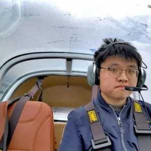 上海交大00后博士生愛(ài)上飛行，“開(kāi)飛機(jī)就和開(kāi)車一樣，唯手熟爾！”