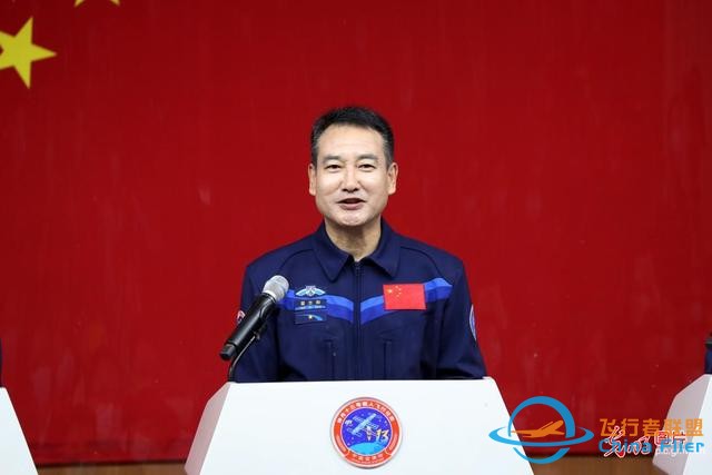 神舟十三號載人飛行任務航天員與中外記者見面-9424